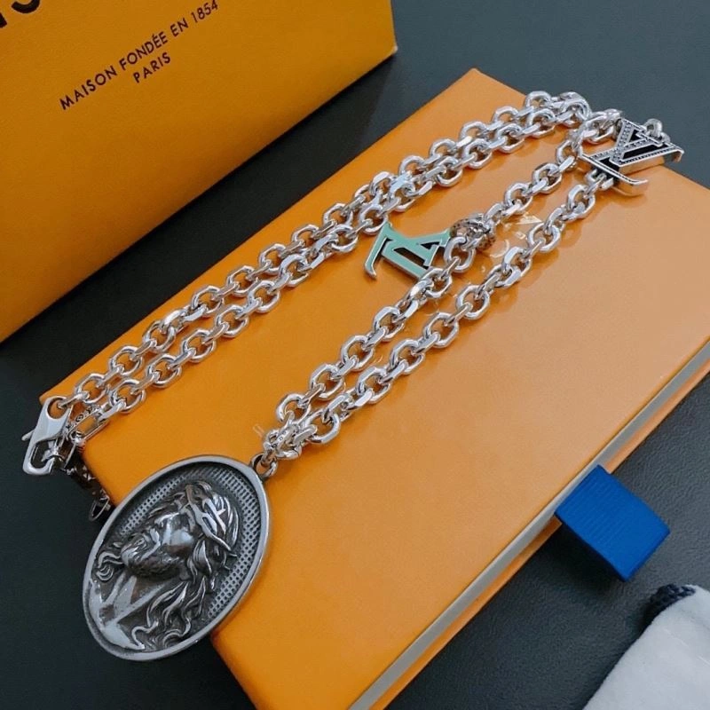 Comfortable Louis Vuitton Necklaces 250407