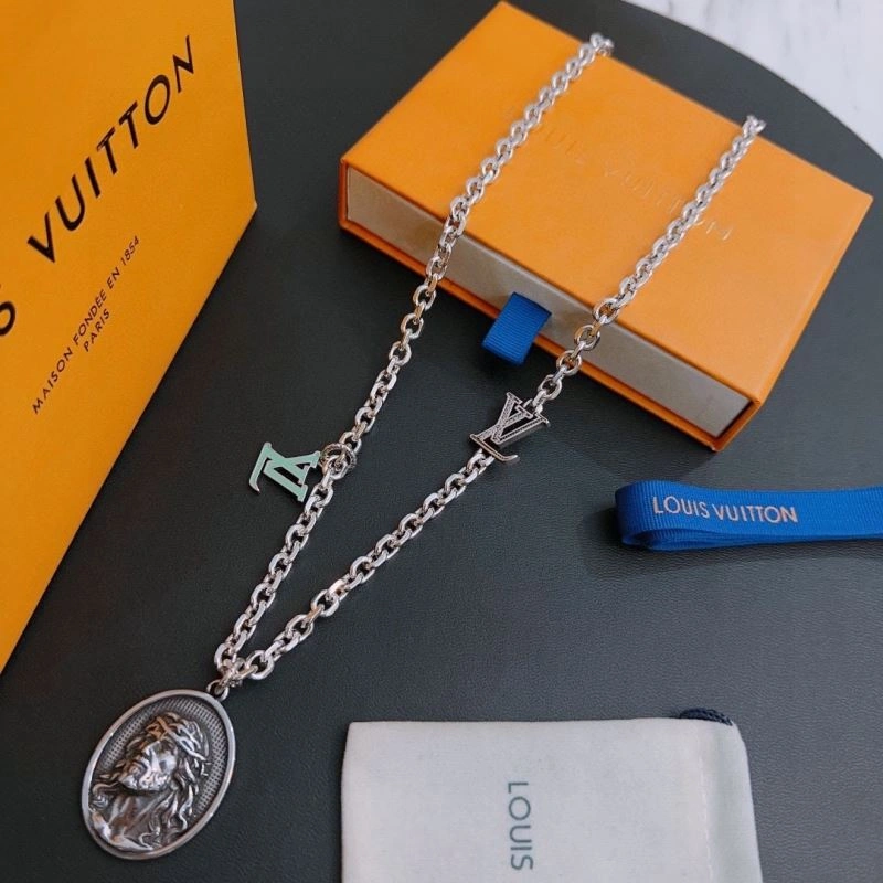 Comfortable Louis Vuitton Necklaces 250407