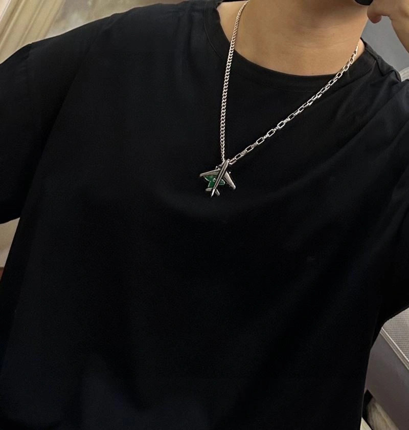 Louis Vuitton Necklaces WellDesigned 250415