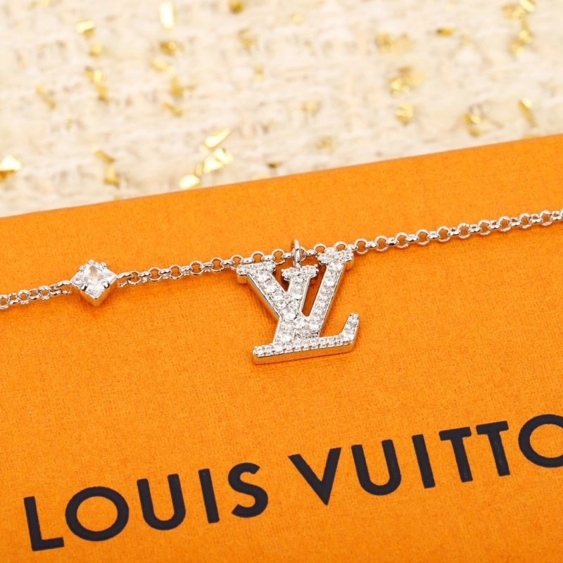Durable Louis Vuitton Necklaces 250408