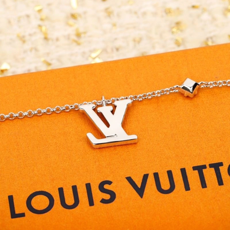 Durable Louis Vuitton Necklaces 250408