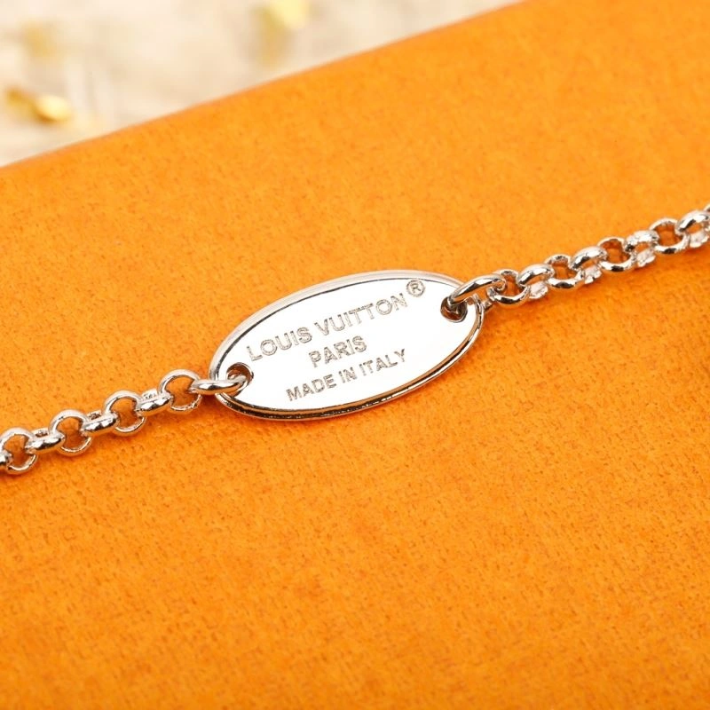Durable Louis Vuitton Necklaces 250408