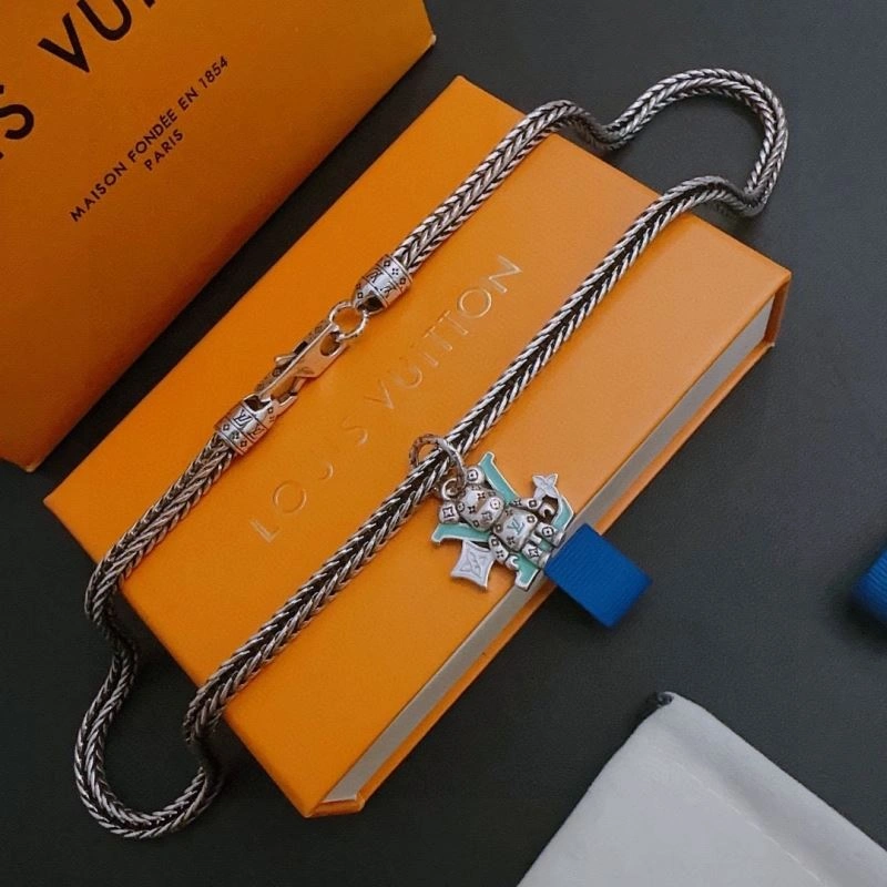 Louis Vuitton Necklaces Sleek 250430