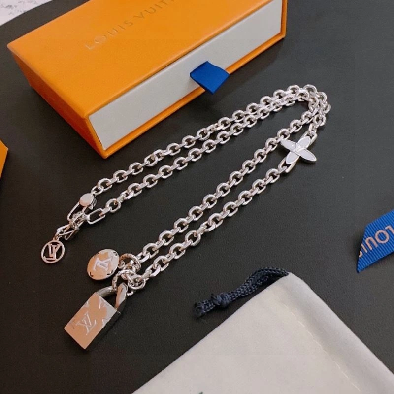 OnTrend Louis Vuitton Necklaces 250416