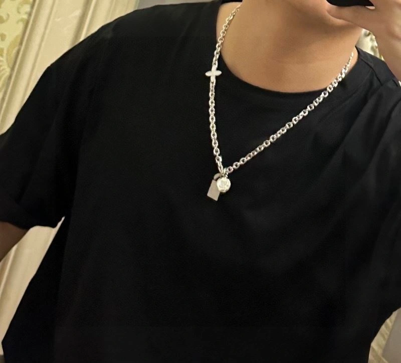 OnTrend Louis Vuitton Necklaces 250416