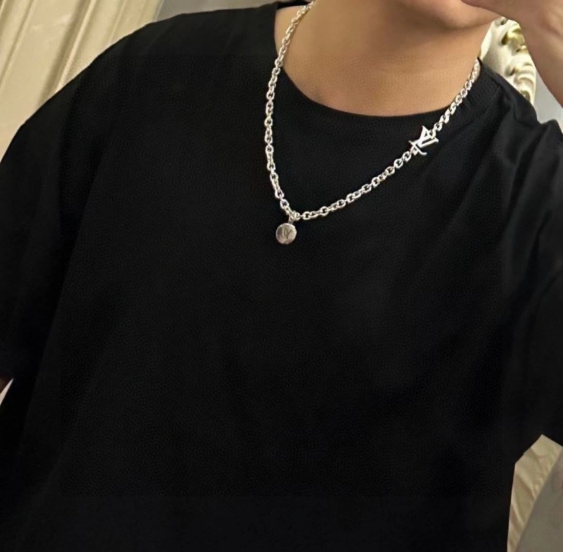 Bold Louis Vuitton Necklaces 250425