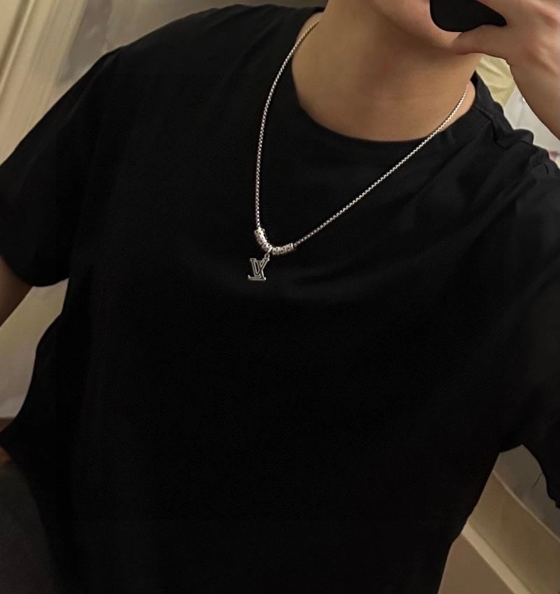 OdorResistant Louis Vuitton Necklaces 250410