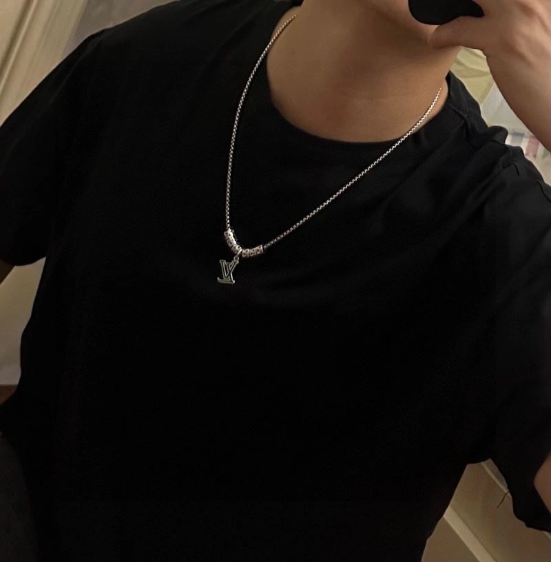 OdorResistant Louis Vuitton Necklaces 250410