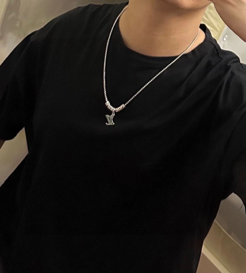 OdorResistant Louis Vuitton Necklaces 250410