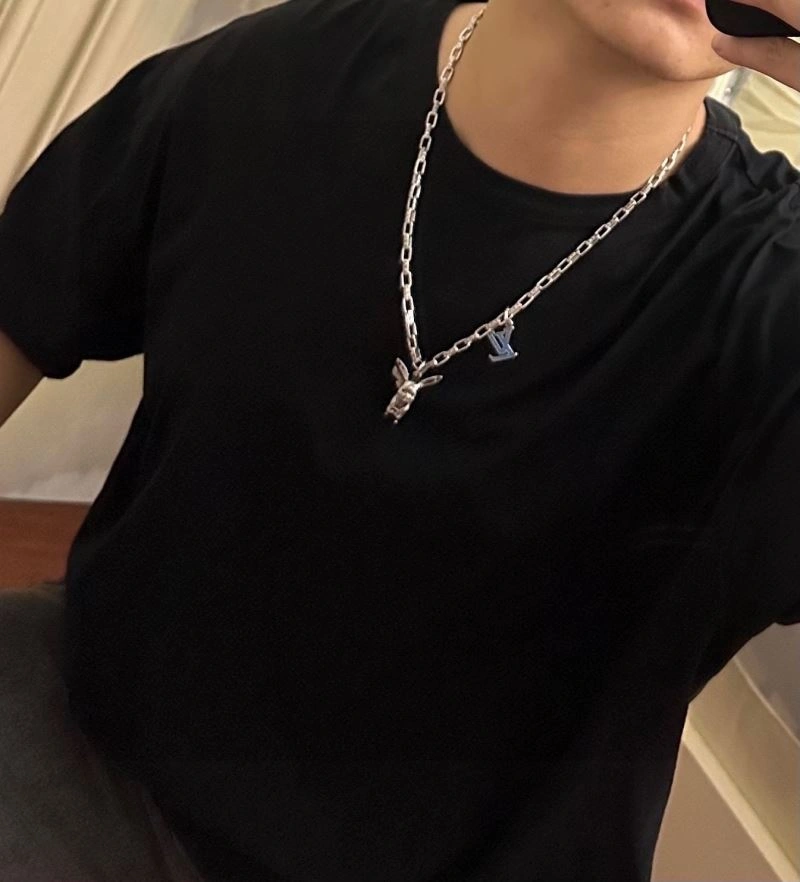 Effortless Louis Vuitton Necklaces 250411