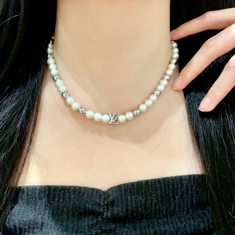 Louis Vuitton Necklaces Bright 250427