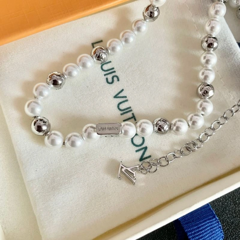 Louis Vuitton Necklaces Bright 250427