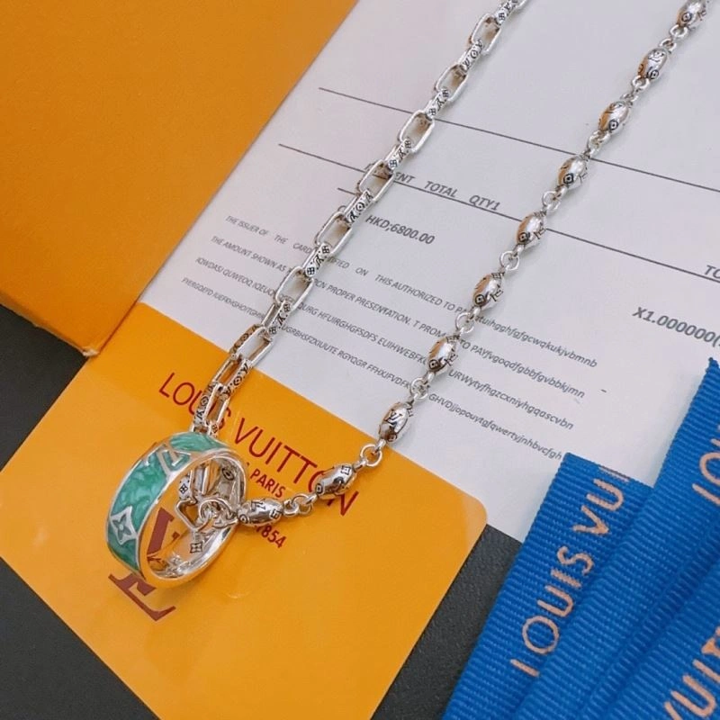 Louis Vuitton Necklaces SmoothTexture 250431