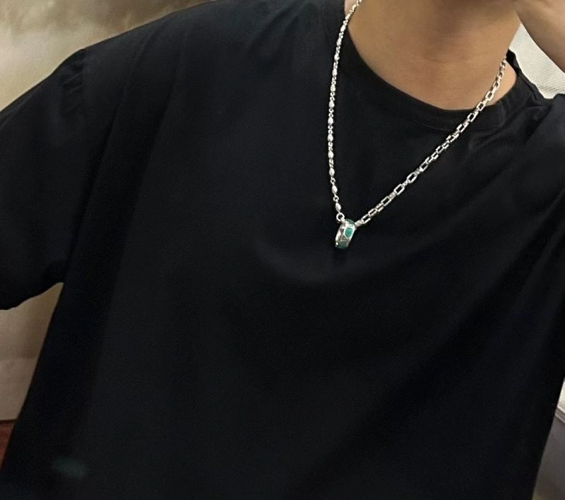 Louis Vuitton Necklaces SmoothTexture 250431