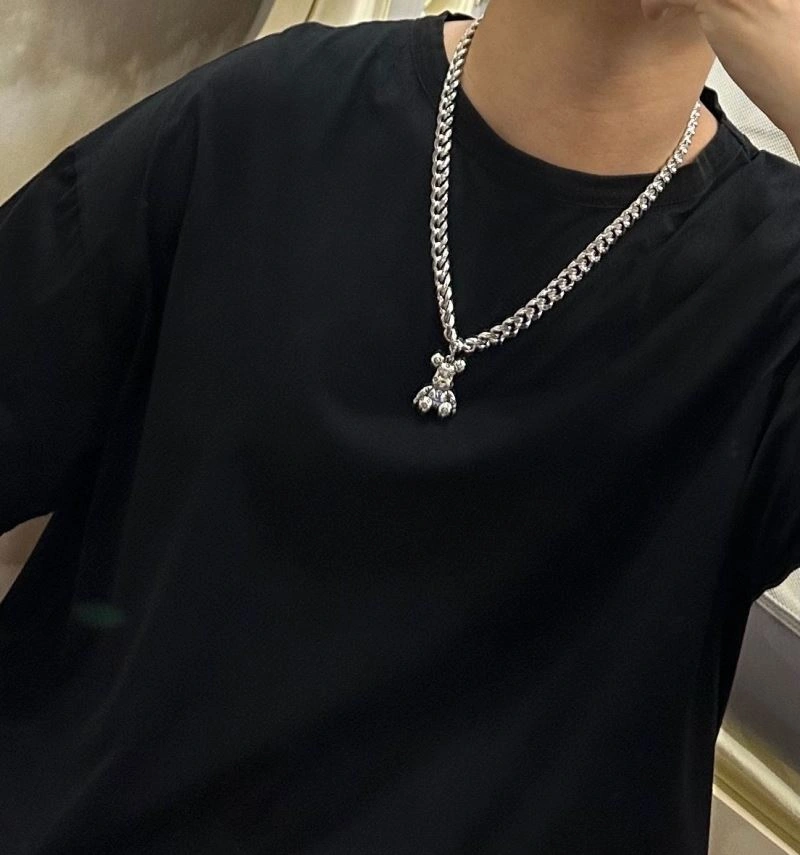 Louis Vuitton Necklaces Modern 250428