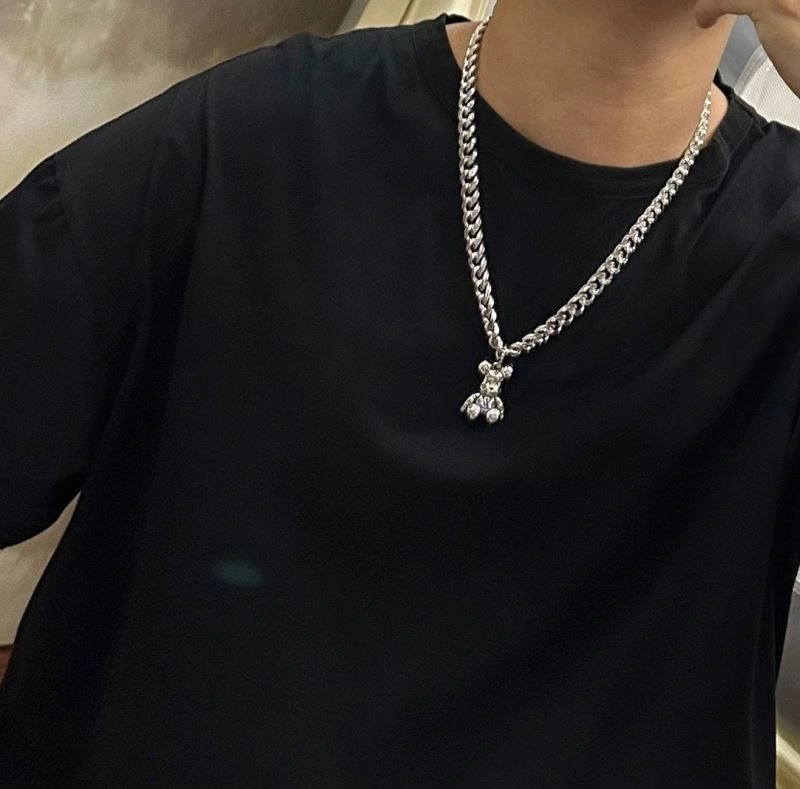 Louis Vuitton Necklaces Modern 250428