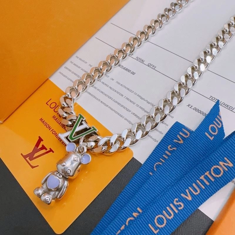Louis Vuitton Necklaces Stylish 250422