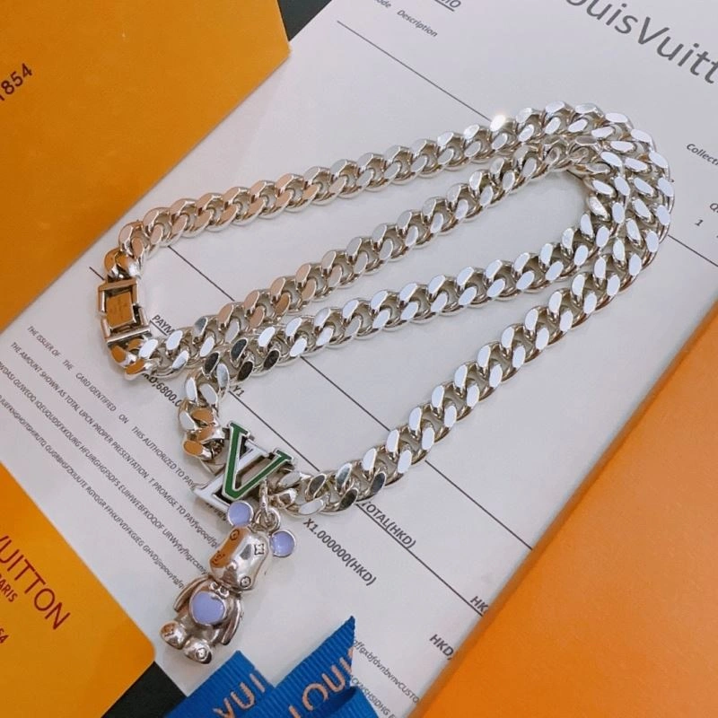 Louis Vuitton Necklaces Stylish 250422