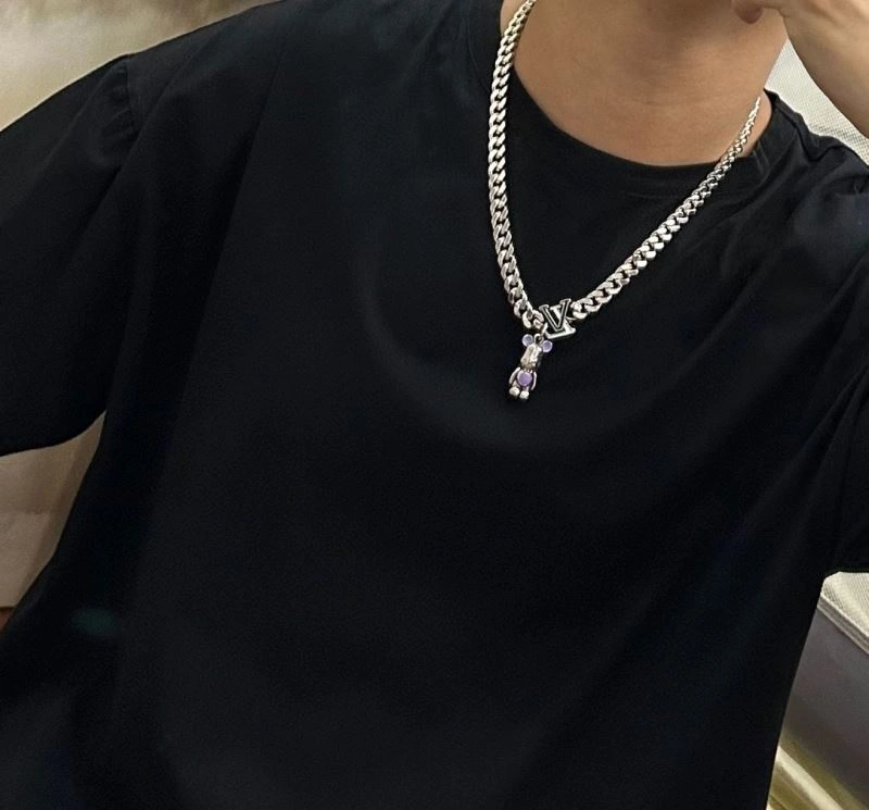 Louis Vuitton Necklaces Stylish 250422