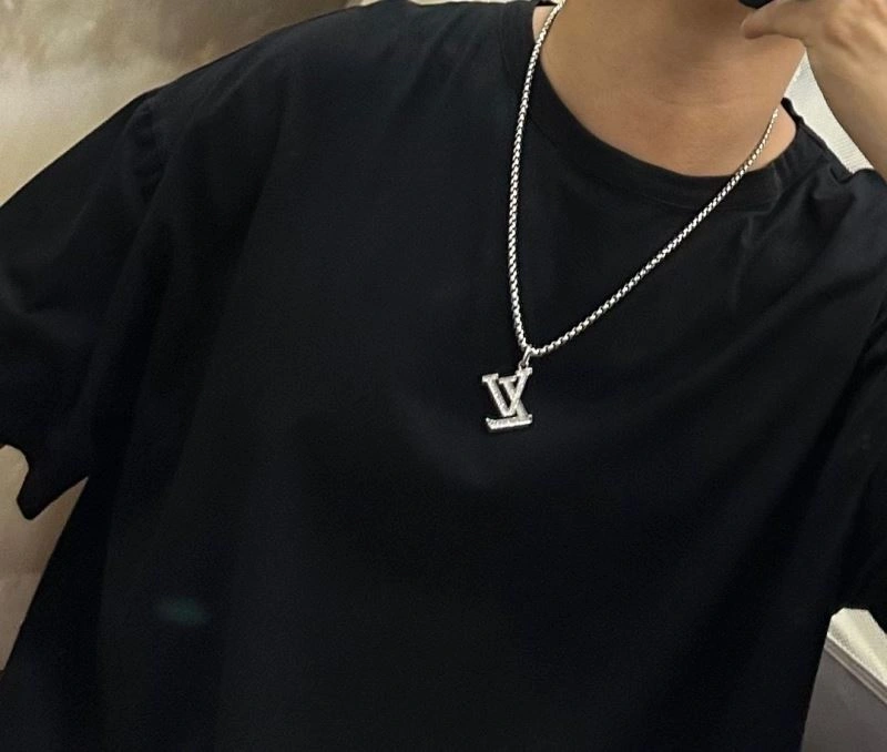 Louis Vuitton Necklaces Stretchable 250405