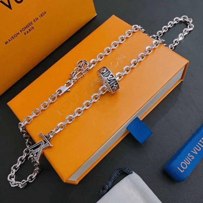 Louis Vuitton Necklaces MoistureWicking 250403