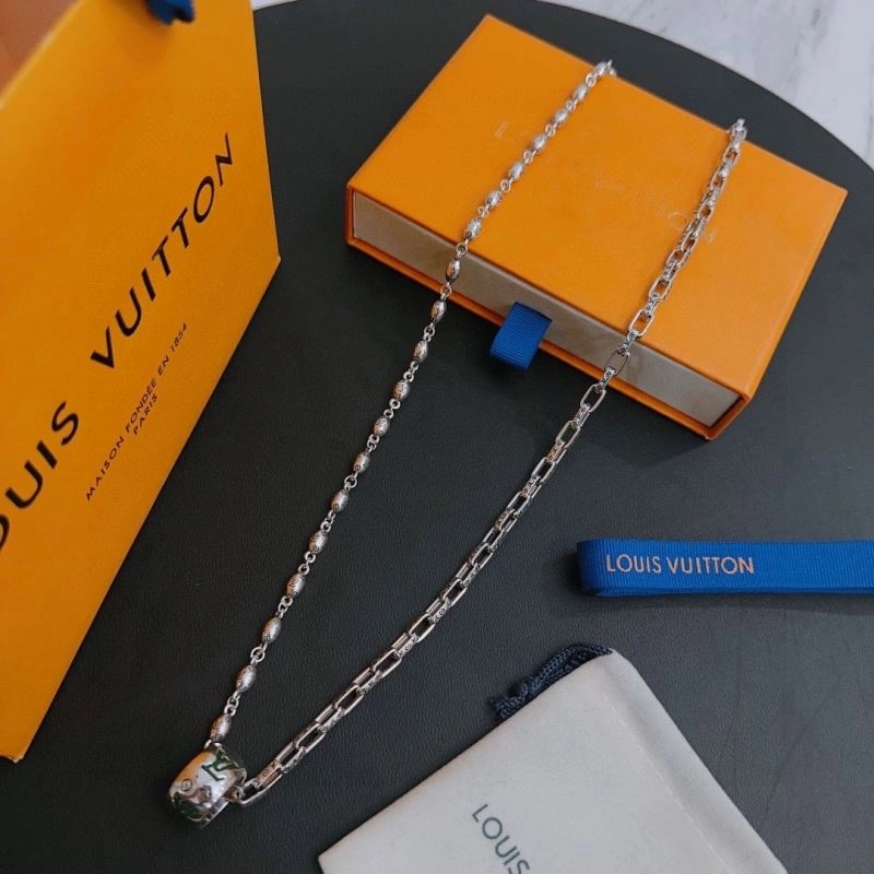 ModernLook Louis Vuitton Necklaces 250401