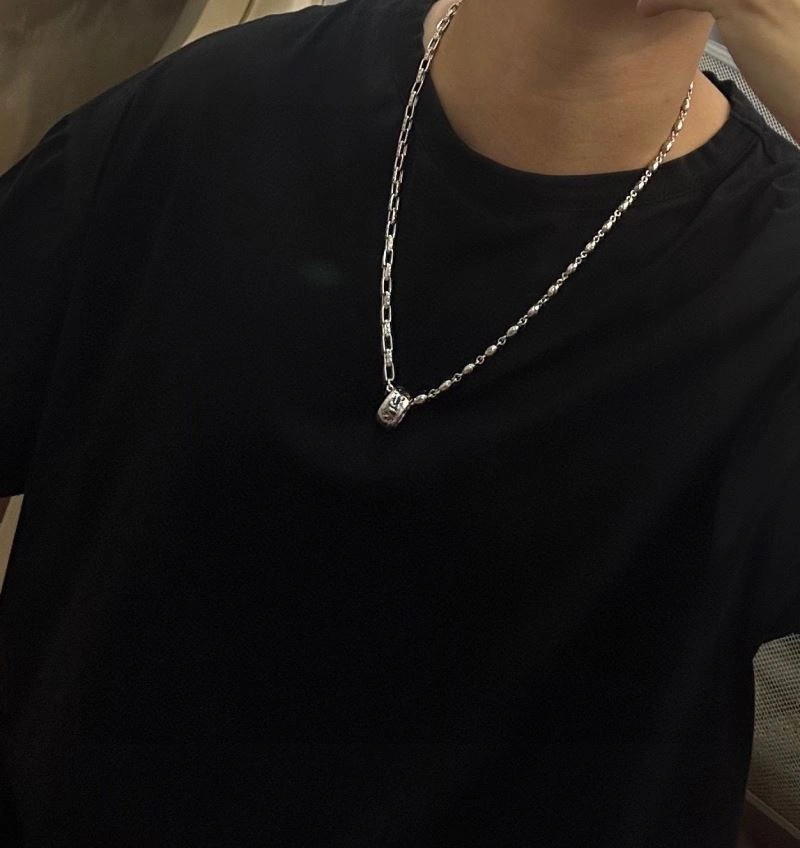 ModernLook Louis Vuitton Necklaces 250401