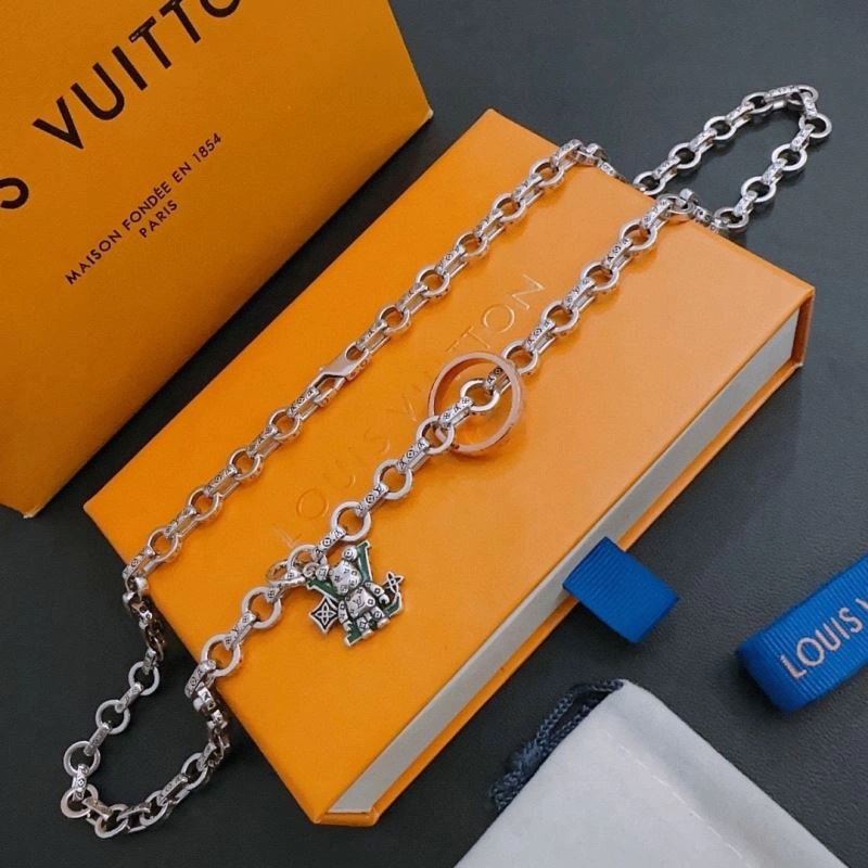 TechFriendly Louis Vuitton Necklaces 250400