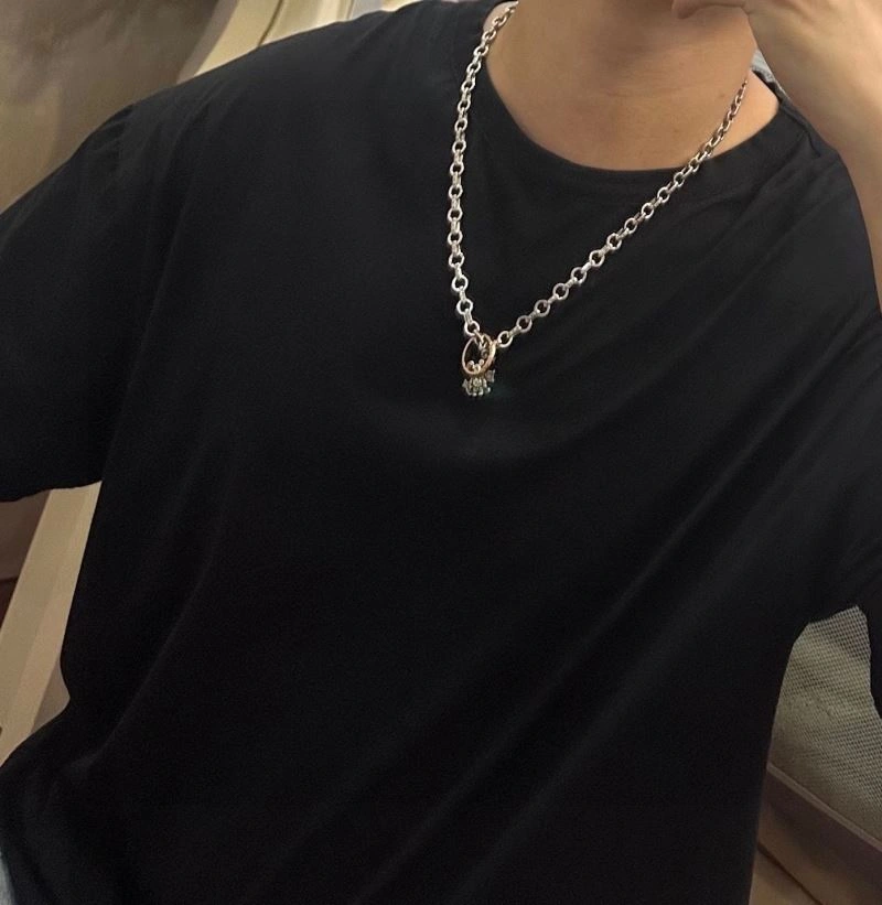 TechFriendly Louis Vuitton Necklaces 250400