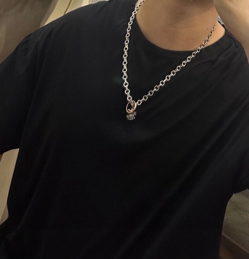 TechFriendly Louis Vuitton Necklaces 250400