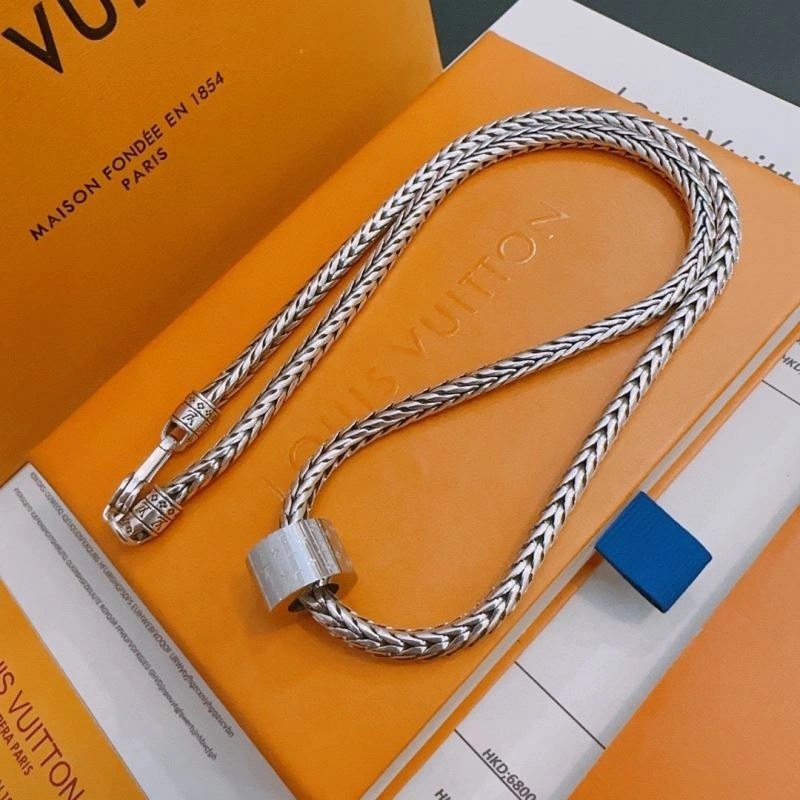 ModernLook Louis Vuitton Necklaces 250394