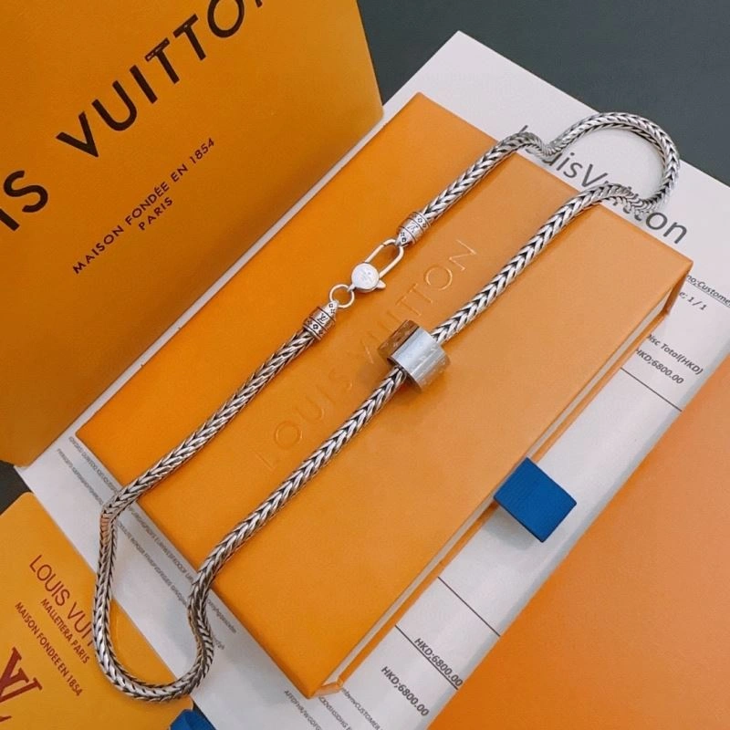 ModernLook Louis Vuitton Necklaces 250394