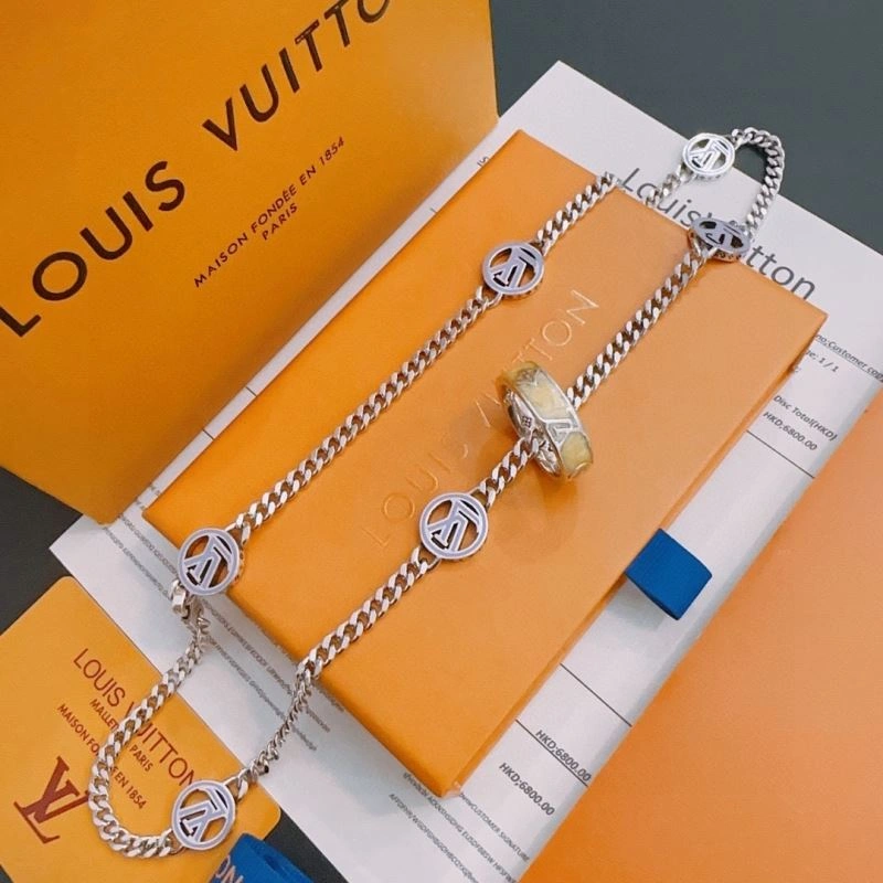 Louis Vuitton Necklaces SportInspired 250391