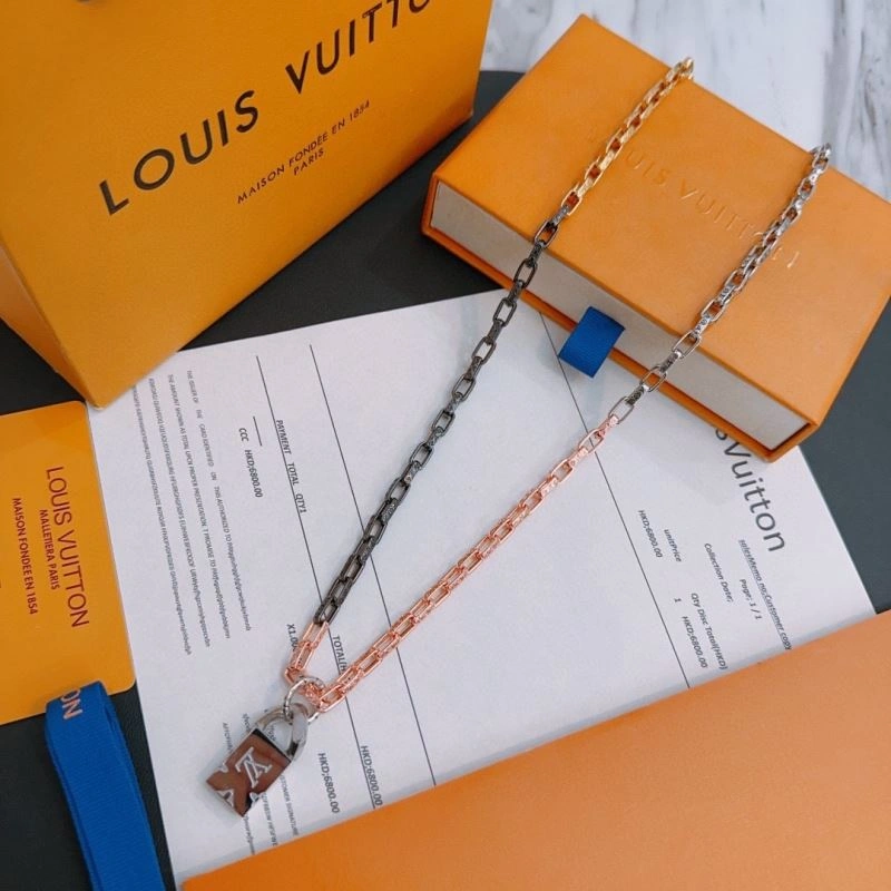 Louis Vuitton Necklaces Chic 250371