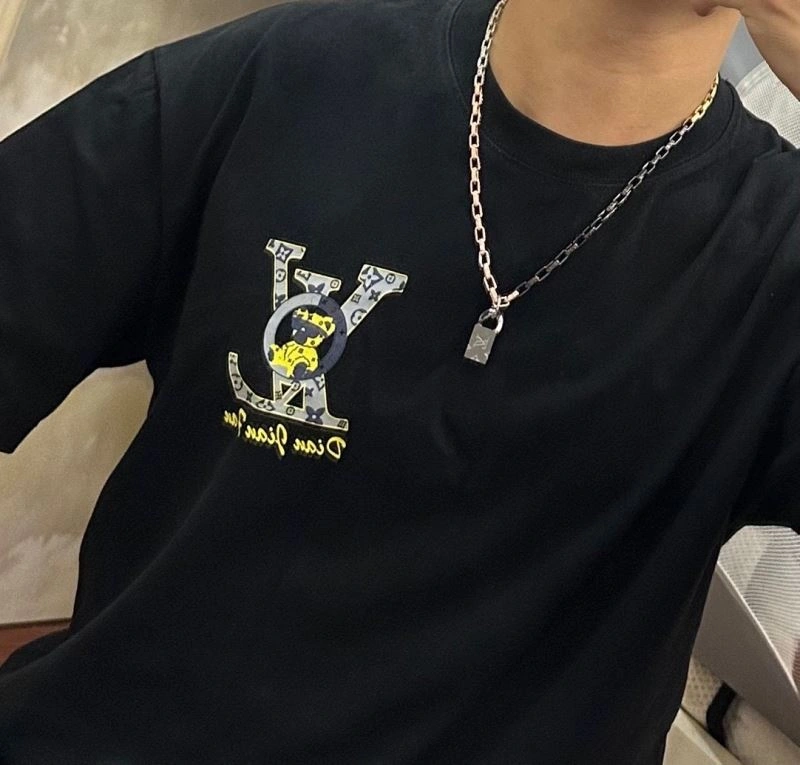 Louis Vuitton Necklaces Chic 250371