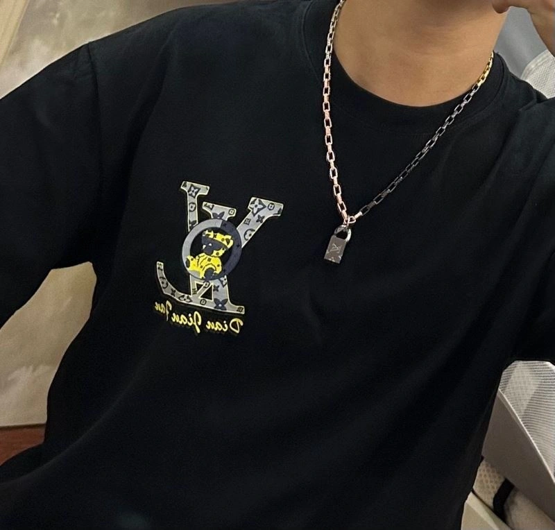 Louis Vuitton Necklaces Chic 250371