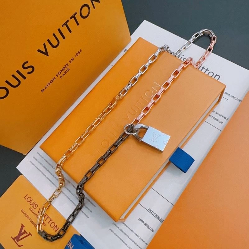 Louis Vuitton Necklaces Chic 250371