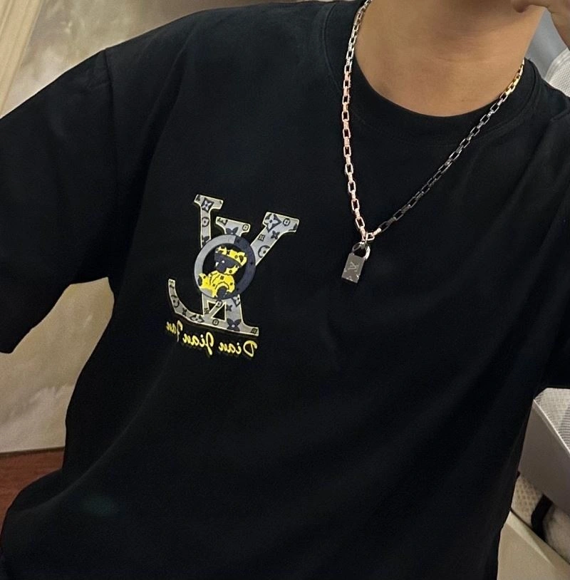 Louis Vuitton Necklaces Chic 250371