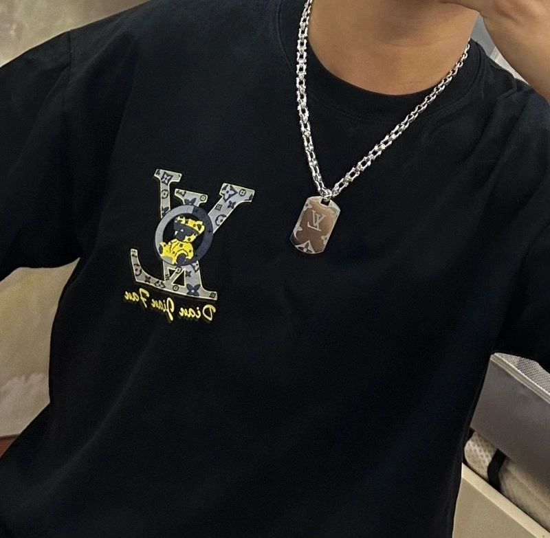 HighPerformance Louis Vuitton Necklaces 250390