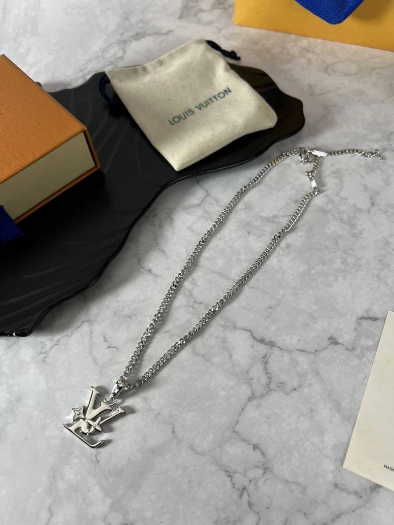Neat Louis Vuitton Necklaces 250392