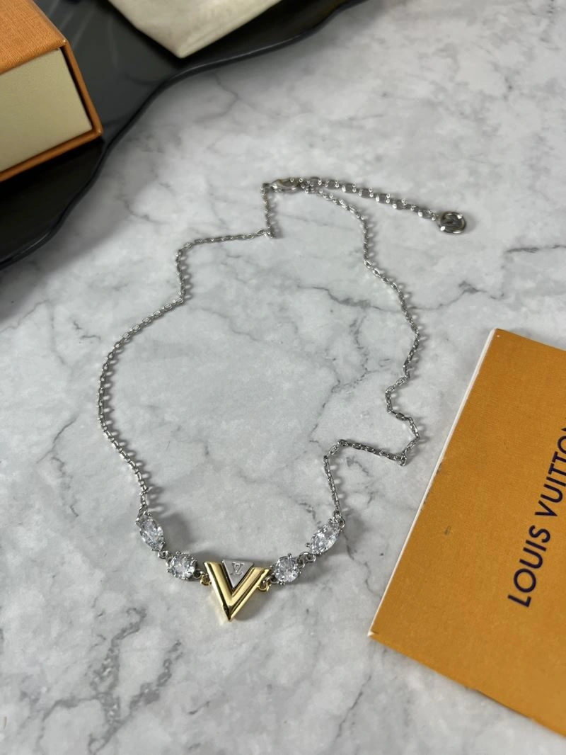 ModernLook Louis Vuitton Necklaces 250368