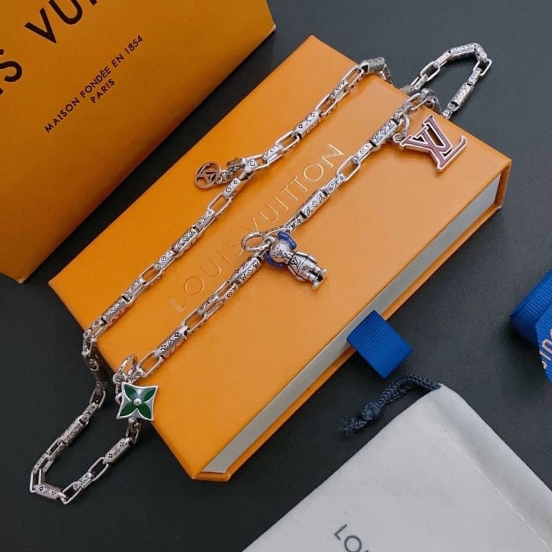 Louis Vuitton Necklaces Stretchable 250375