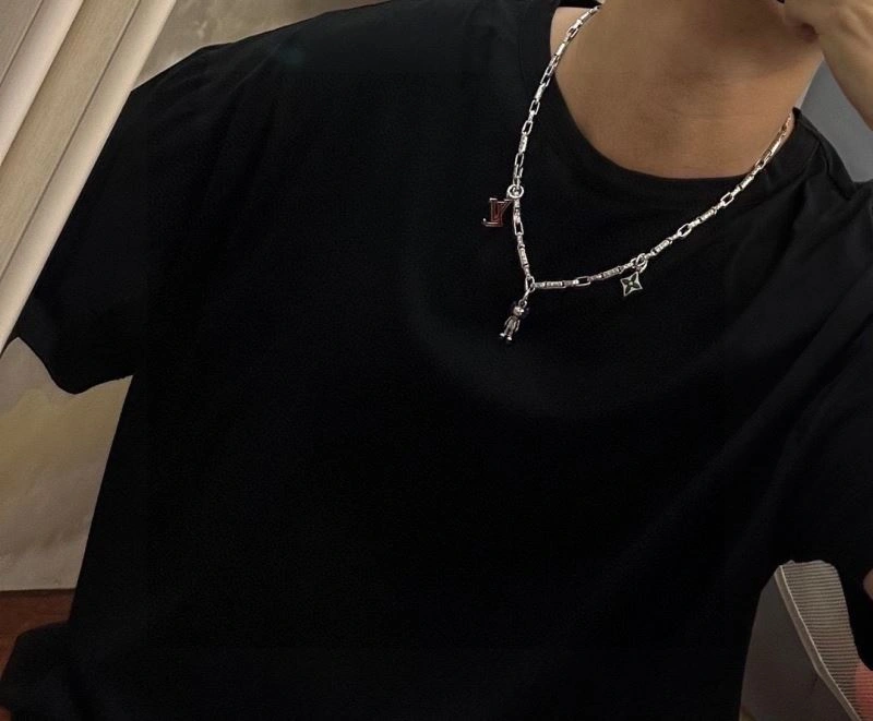 Louis Vuitton Necklaces Stretchable 250375