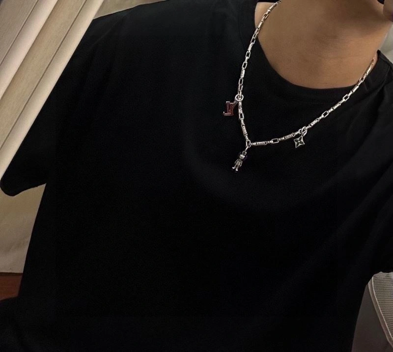 Louis Vuitton Necklaces Stretchable 250375