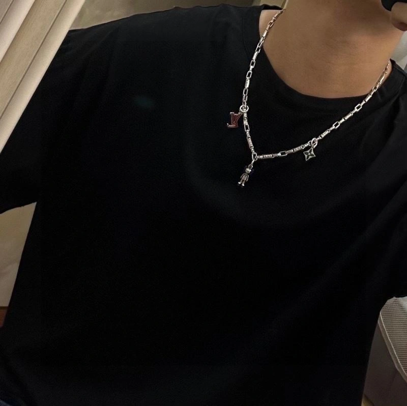 Louis Vuitton Necklaces Stretchable 250375