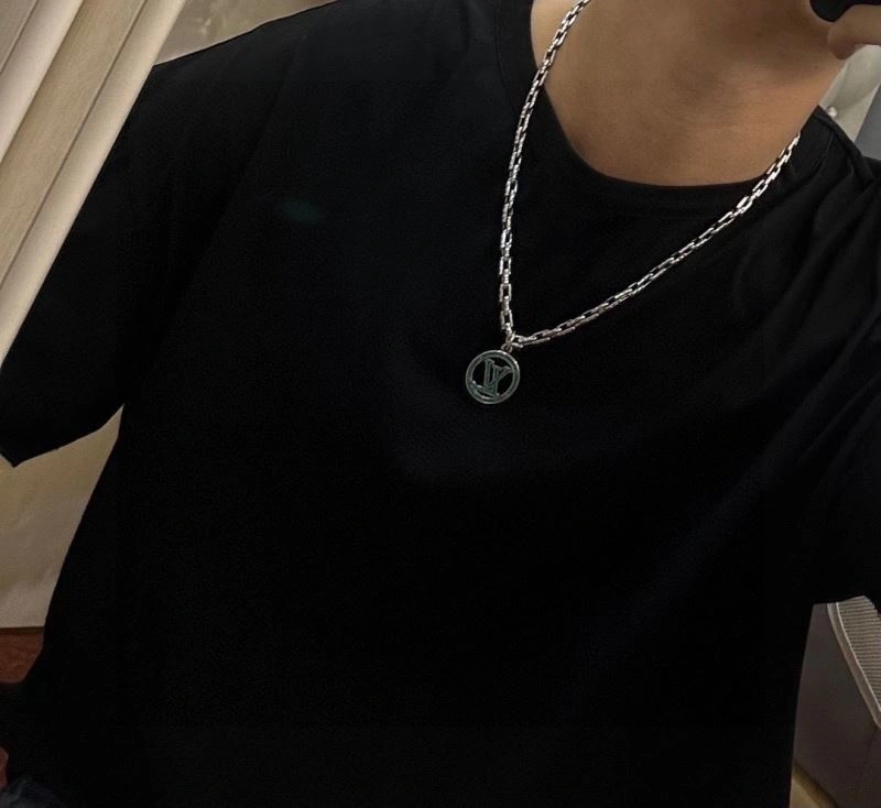 Colorful Louis Vuitton Necklaces 250383