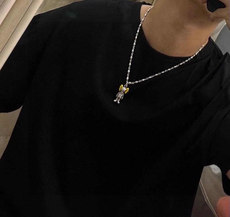 Louis Vuitton Necklaces Practical 250377