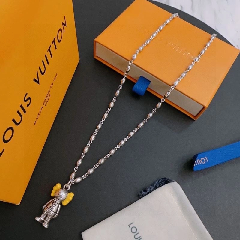Louis Vuitton Necklaces Practical 250377