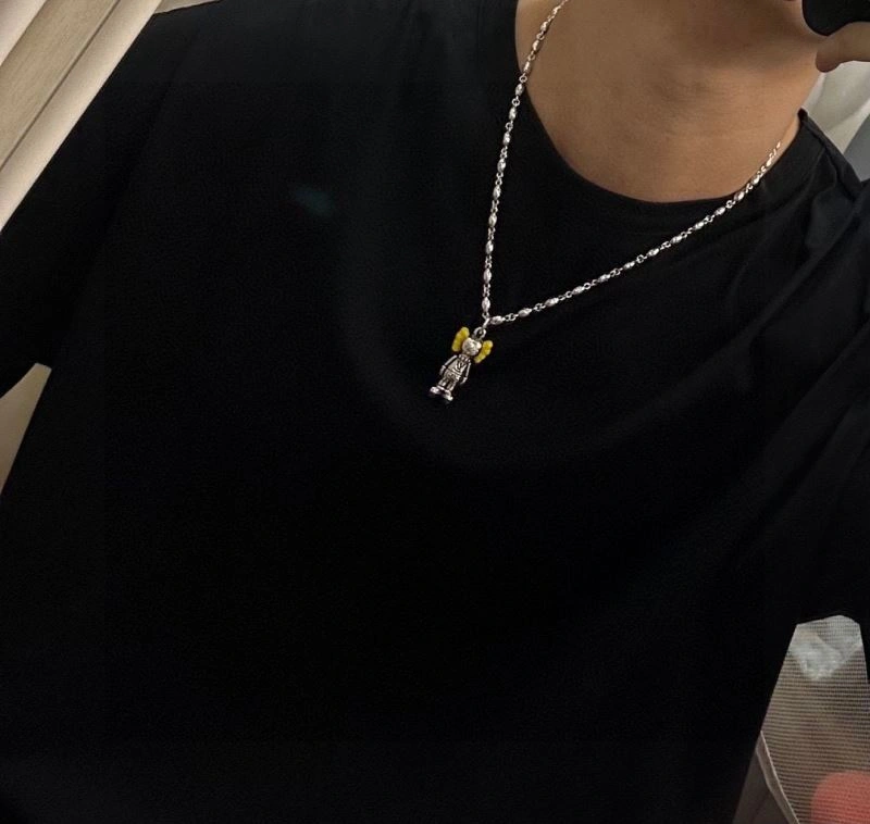 Louis Vuitton Necklaces Practical 250377