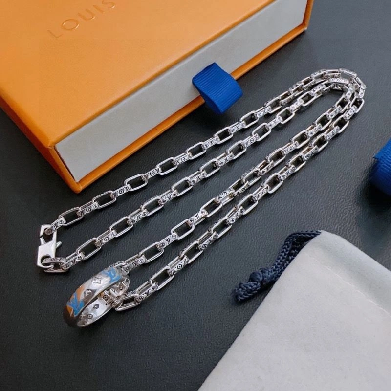 Louis Vuitton Necklaces DailyWear 250381